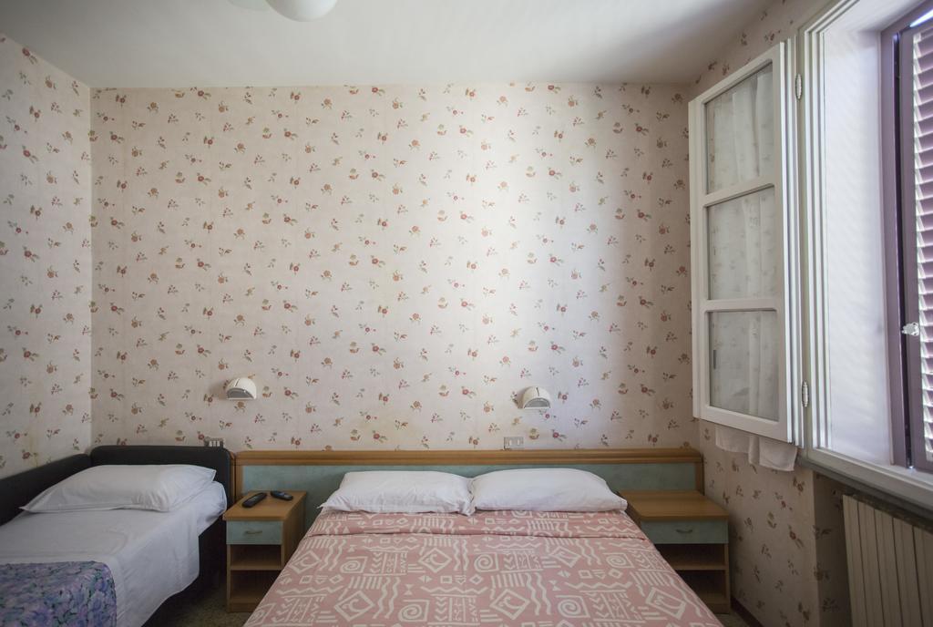 Hotel Eden Viserbella di Rimini Zewnętrze zdjęcie