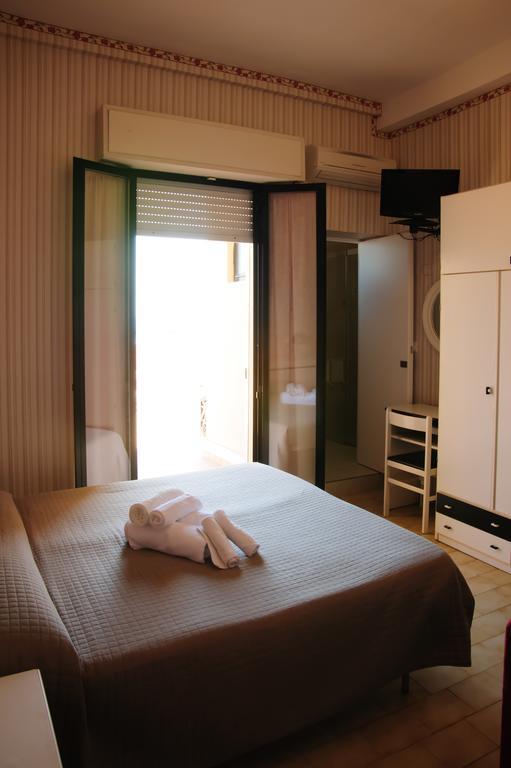 Hotel Eden Viserbella di Rimini Zewnętrze zdjęcie
