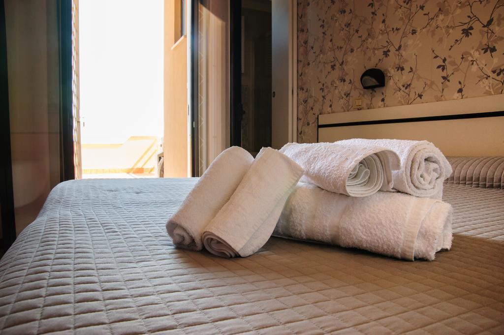 Hotel Eden Viserbella di Rimini Zewnętrze zdjęcie