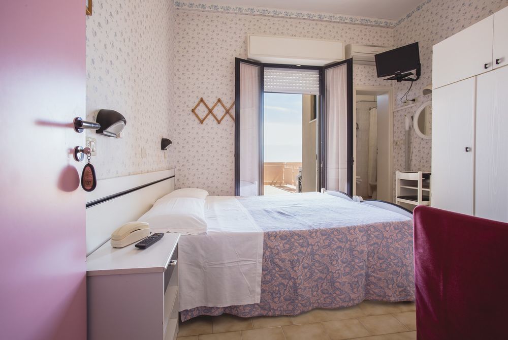 Hotel Eden Viserbella di Rimini Zewnętrze zdjęcie